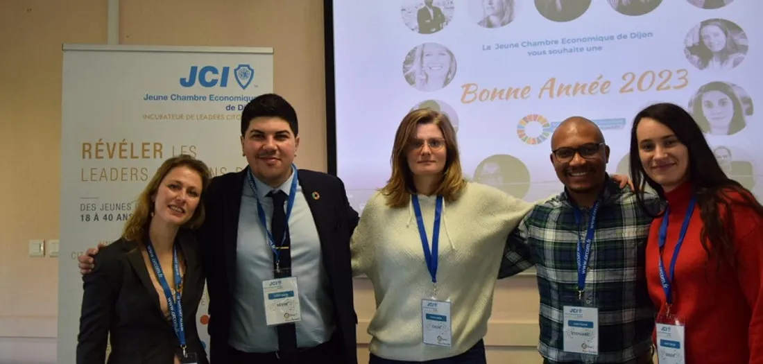 Les responsables du bureau de la jeune chambre économique de Bourgogne 