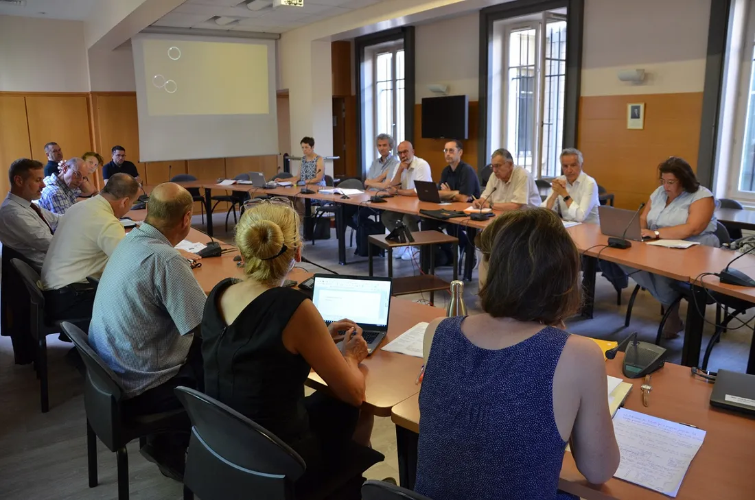 Une réunion avait lieu entre les services de l'Etat et les élus locaux