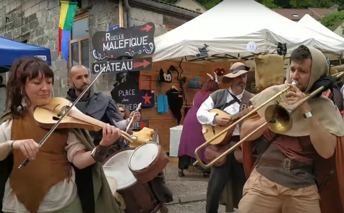 Les Coupeurs de Bourses, en 2019, à la foire des Sorcières de Mâlain.