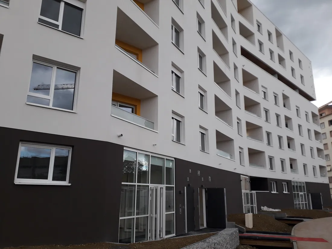 35 % des contrats de syndic analysés seraient non conformes en France.