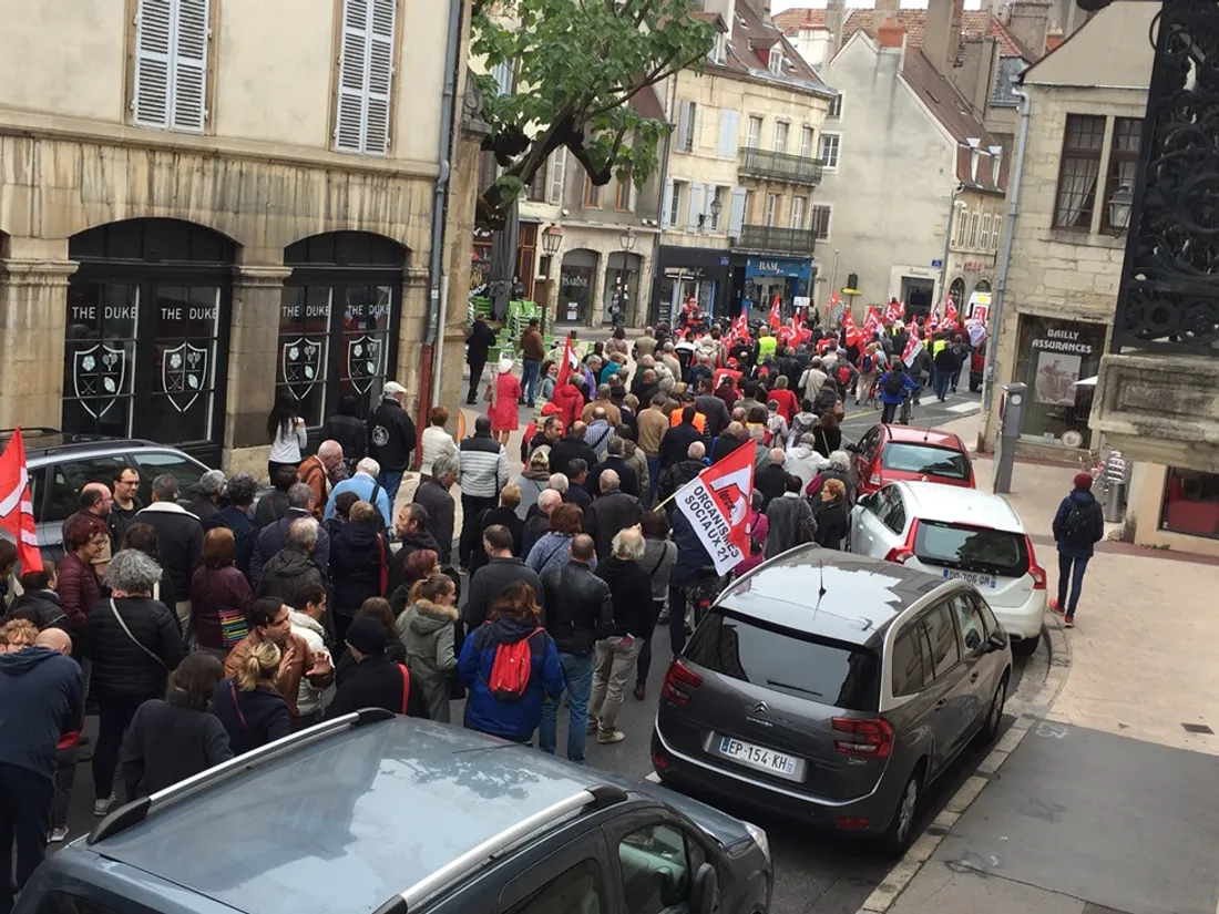 Ils étaient prêt de 5000 à manifester dans les rues de Dijon ce samedi 17 octobre.