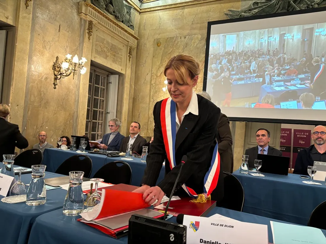 Nathalie Koenders porte désormais l'écharpe de maire de Dijon 