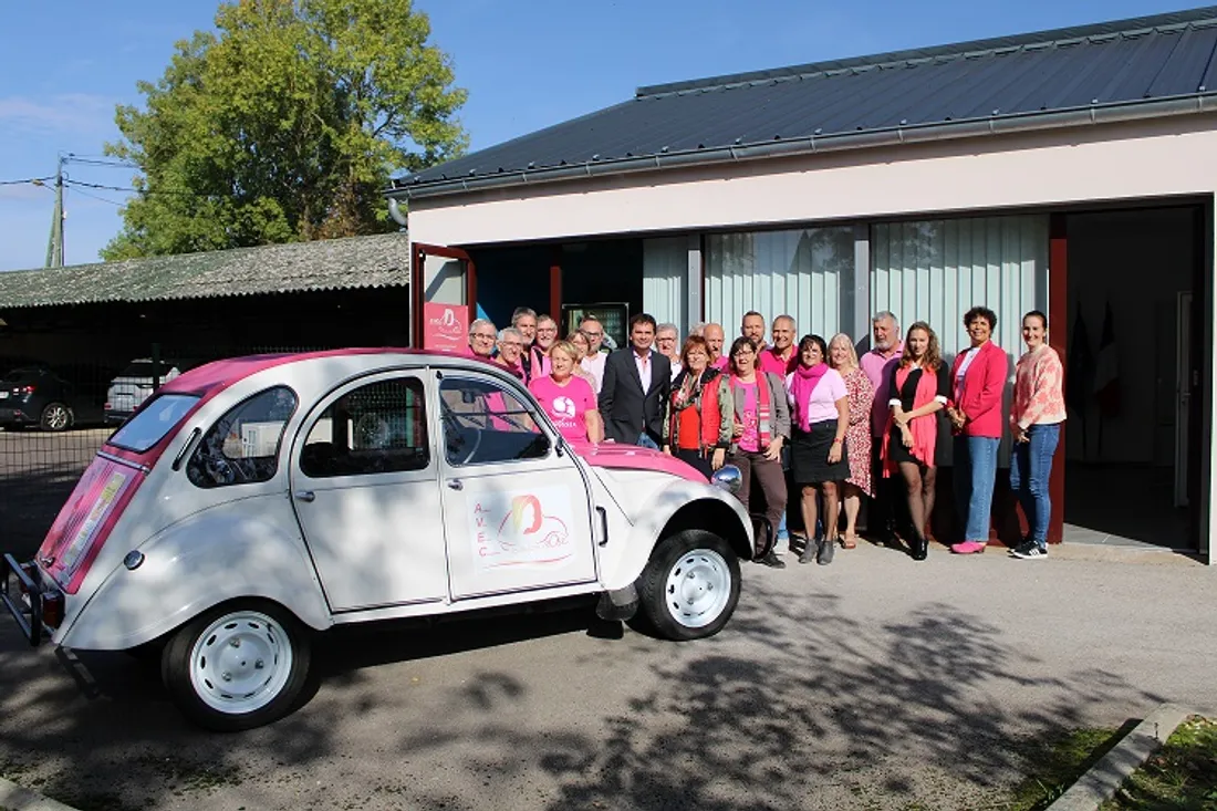 La communauté de communes Norge et Tille et l'association "avec la Deuche Rose"