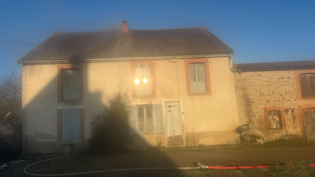 À midi, les secours interviennent toujours dans la commune d'Allerey, à 40 kilomètres de Beaune.