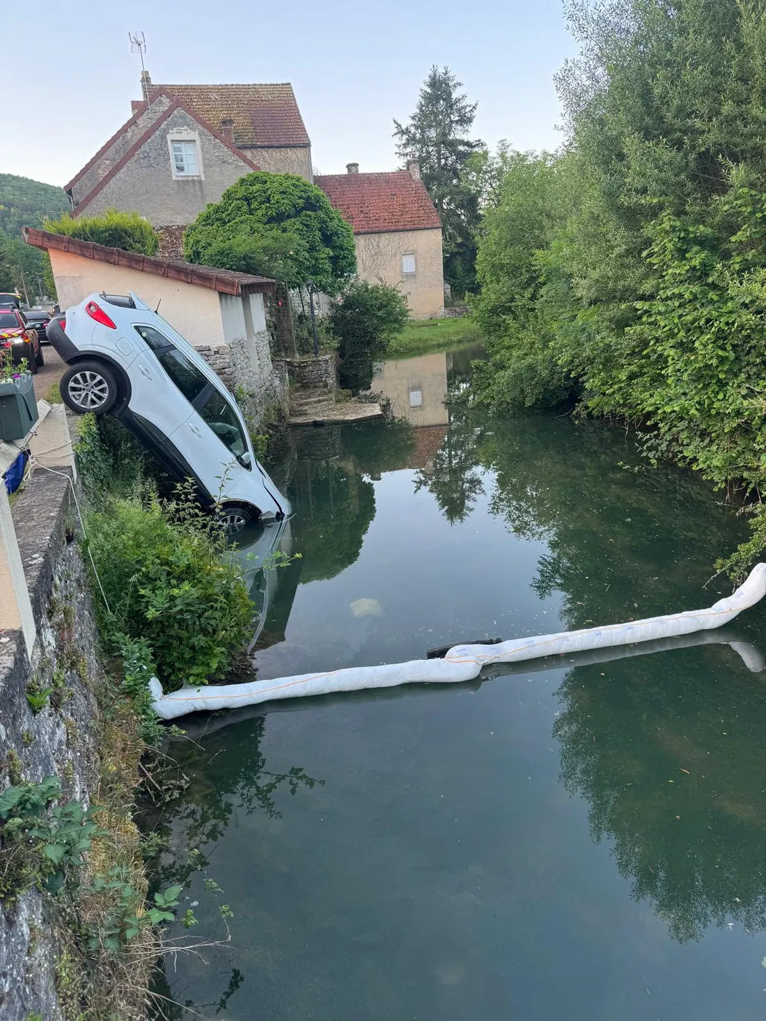 Douze sapeurs-pompiers interviennent depuis ce mercredi 6h à Bligny-sur-Ouche.