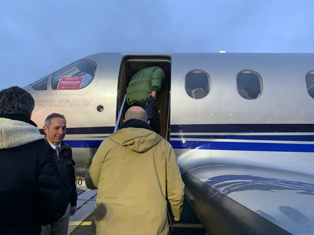 Huit médecins ont pris l'avion ce jeudi 26 décembre à Dijon en direction de Nevers.