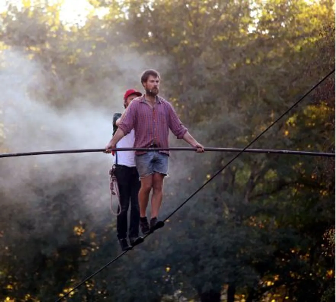 Le spectacle « UNE PELLE - D’un ours » aura lieu jeudi et vendredi à 20h au lac Kir (côté canal)
