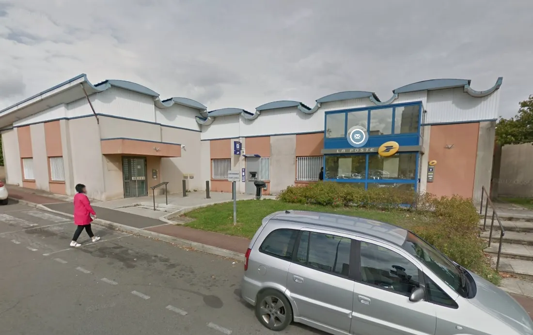 La Poste de Talant, située 3 rue Nachey.