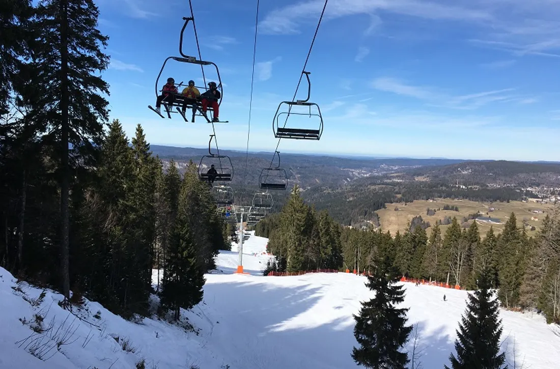 Le domaine de ski alpin des Rousses, dans le Jura, ouvre ses portes ce week-end