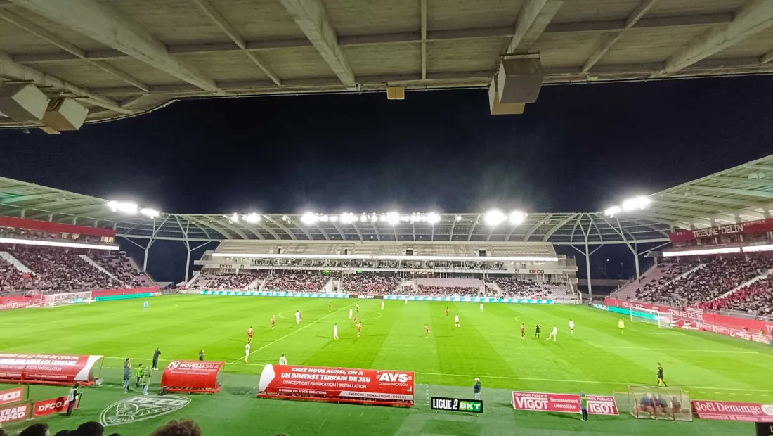 Le coup d'envoie entre le DFCO et le FC Metz était donné à 20h45.