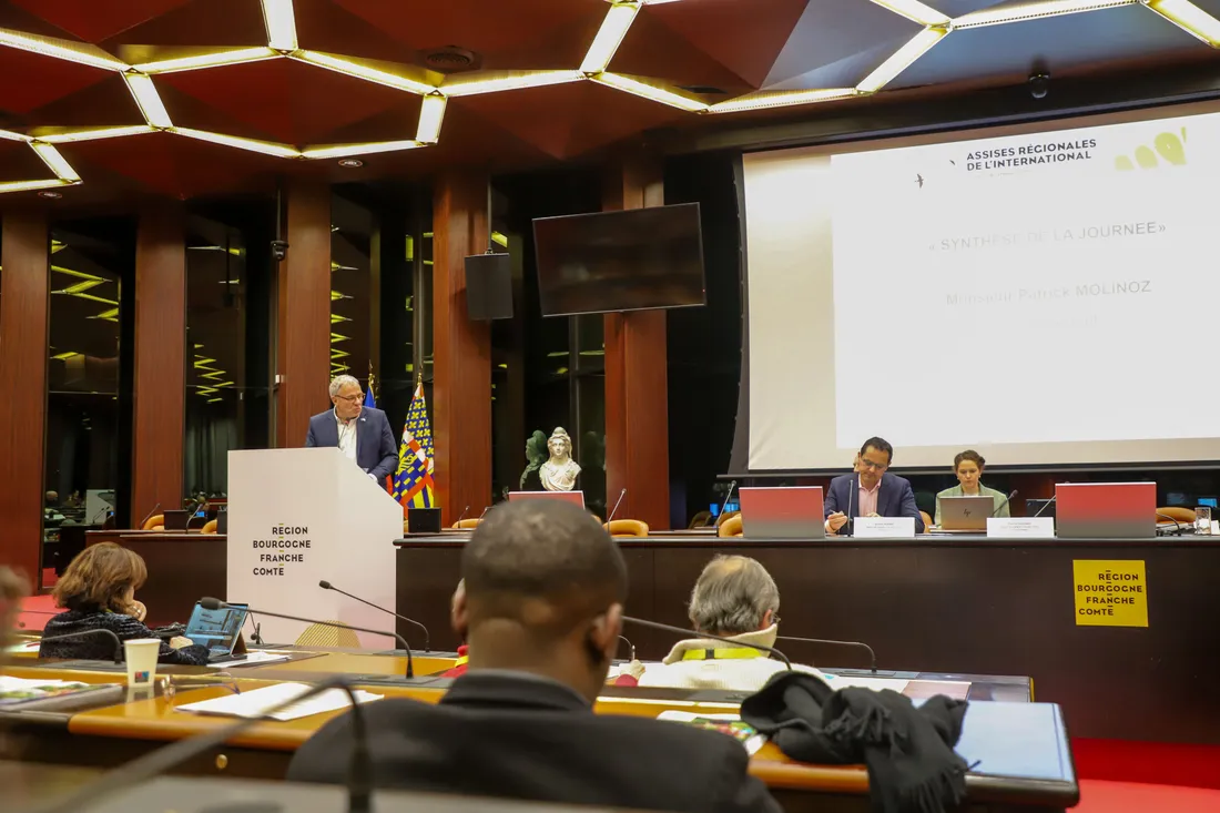 La synthèse des Assises par Patrick Molinoz au Conseil régional de Bourgogne-Franche-Comté à Dijon.