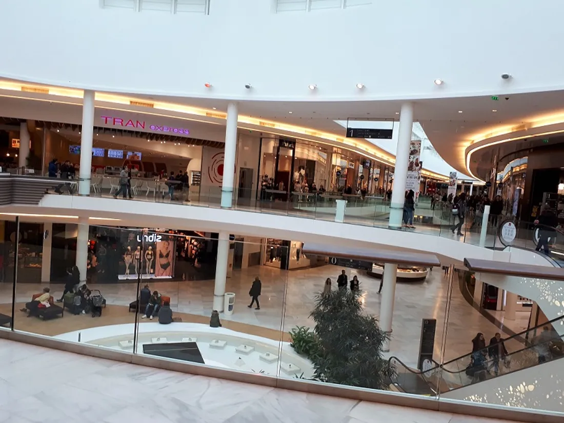 Cette séance de dédicace se déroulera sur la place centrale du centre commercial de la Toison d’Or