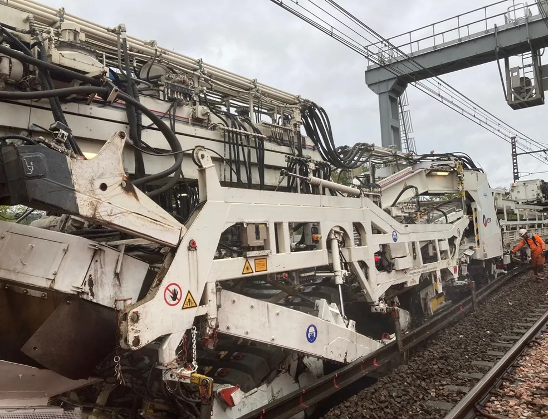 Voilà ce fameux train-usine en action au niveau de Lantenay
