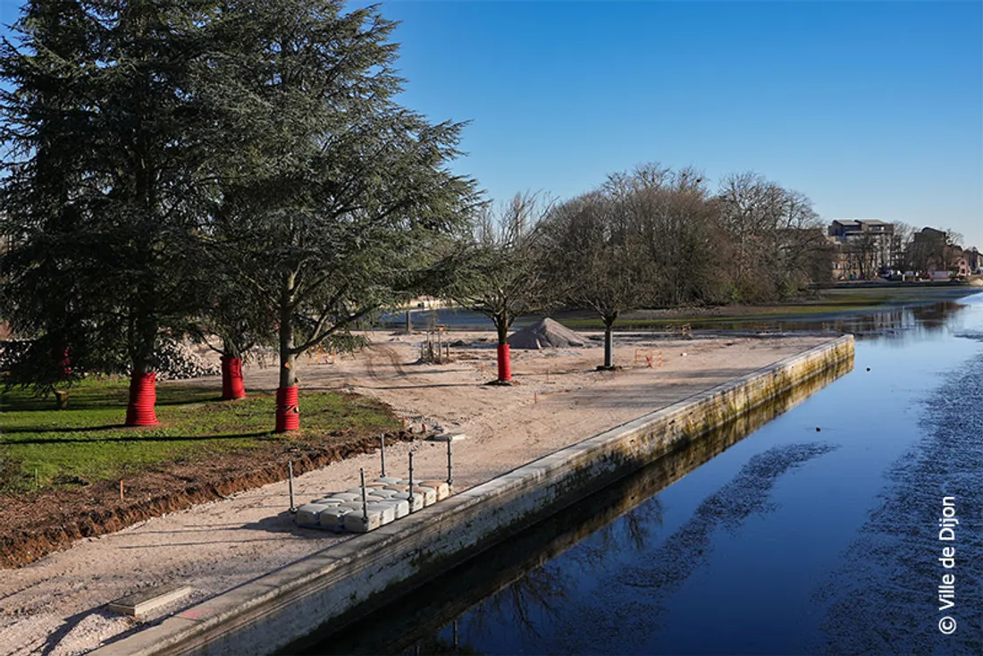 Le port du canal à Dijon