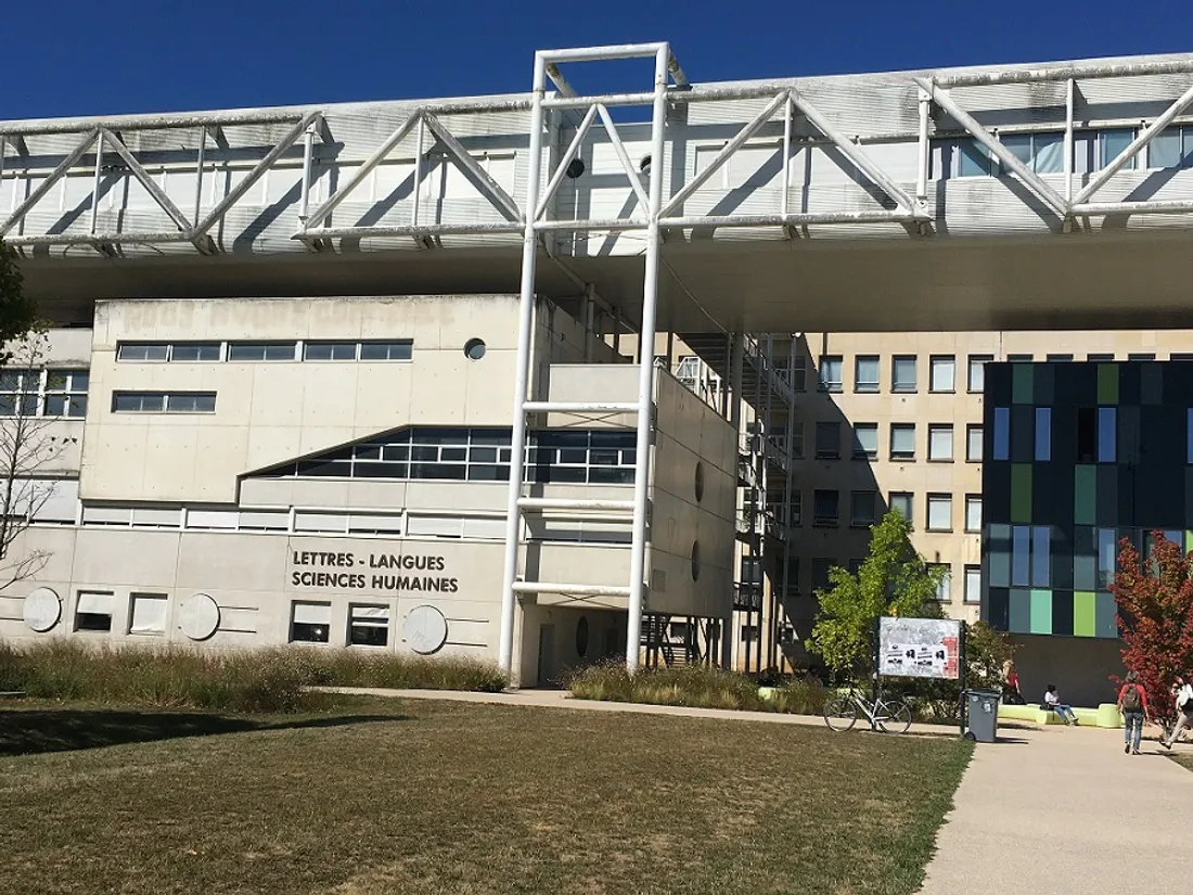 Les blocus étudiants continuent toujours. Le campus reste fermée jusqu'au lundi 12 octobre.