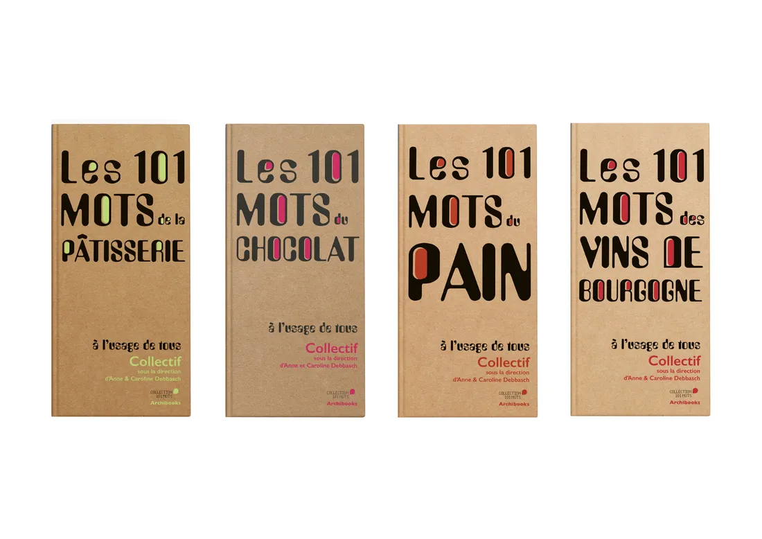 La dernière couverture (à droite) aux côtés des précédentes. 