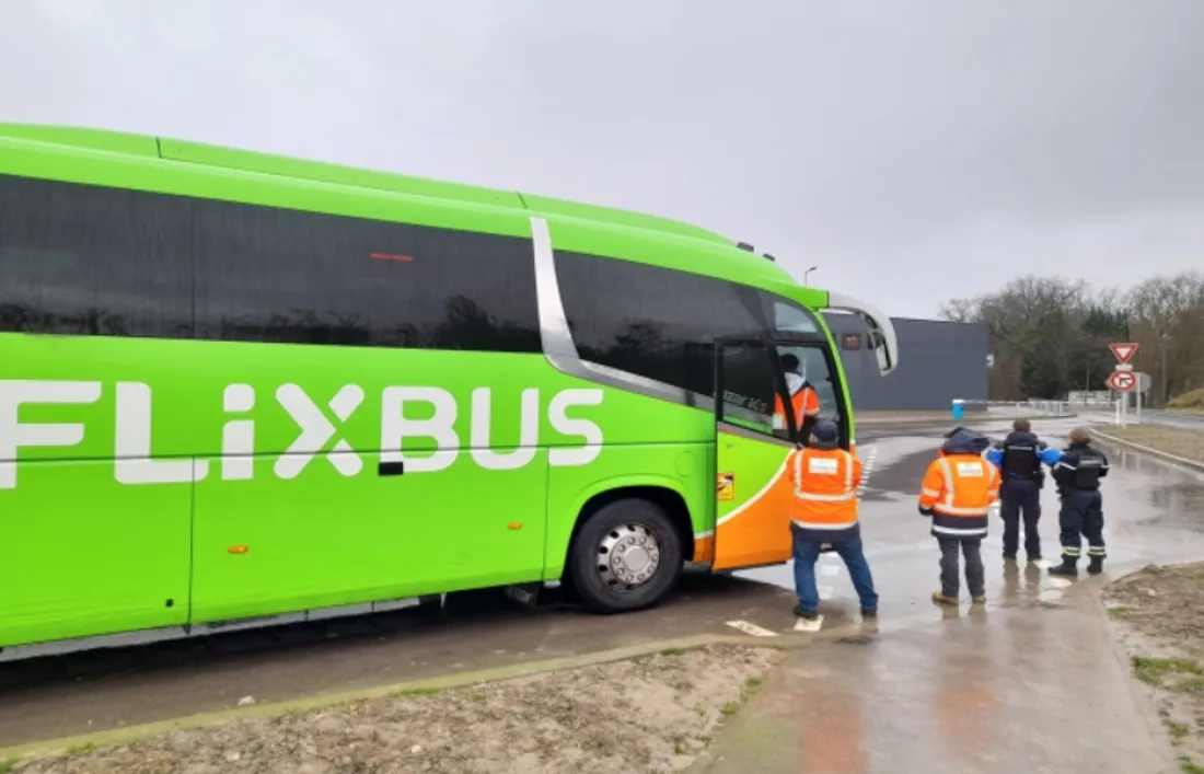 Quinze autocars ont été contrôlés sur l'air de repos de Beaune-Tailly, à Merceuil, sur l'A6.