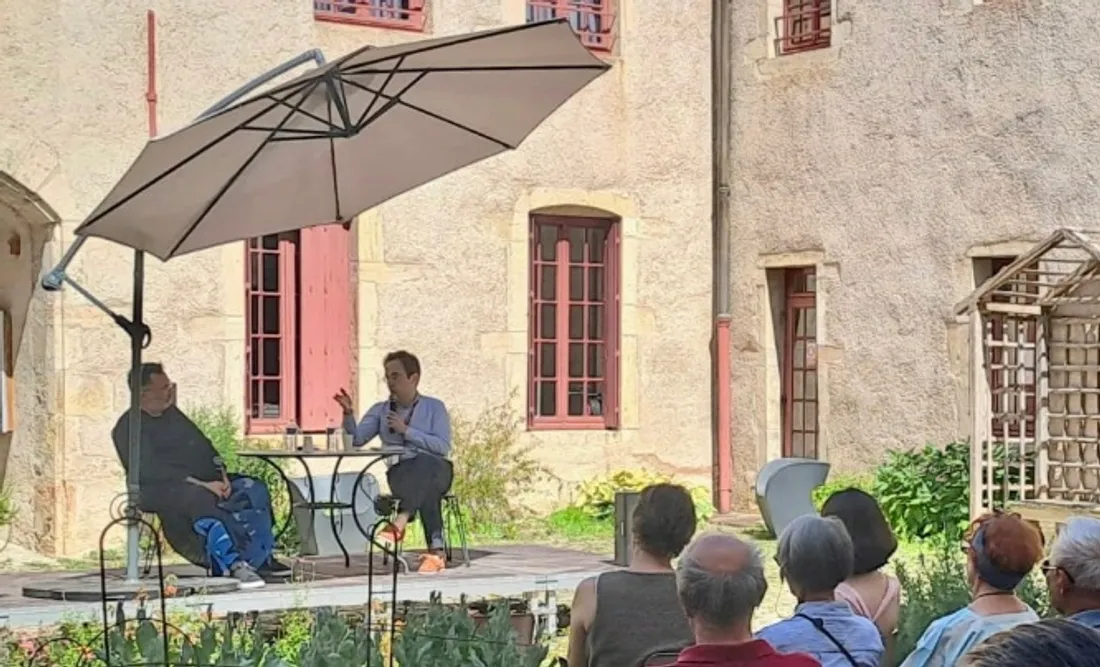 Chaque samedi du Festival, une heure de discussion et d'échanges en plein air