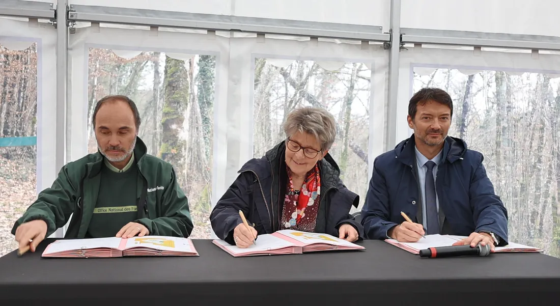 La Région était représentée par sa présidente, Marie-Guite Dufay, ici au centre.