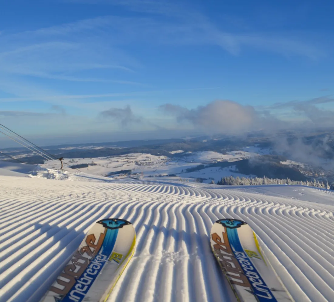 La saison des neige devrait ouvrir dès le 21 novembre sous réserve d'assez de tombées de neige.