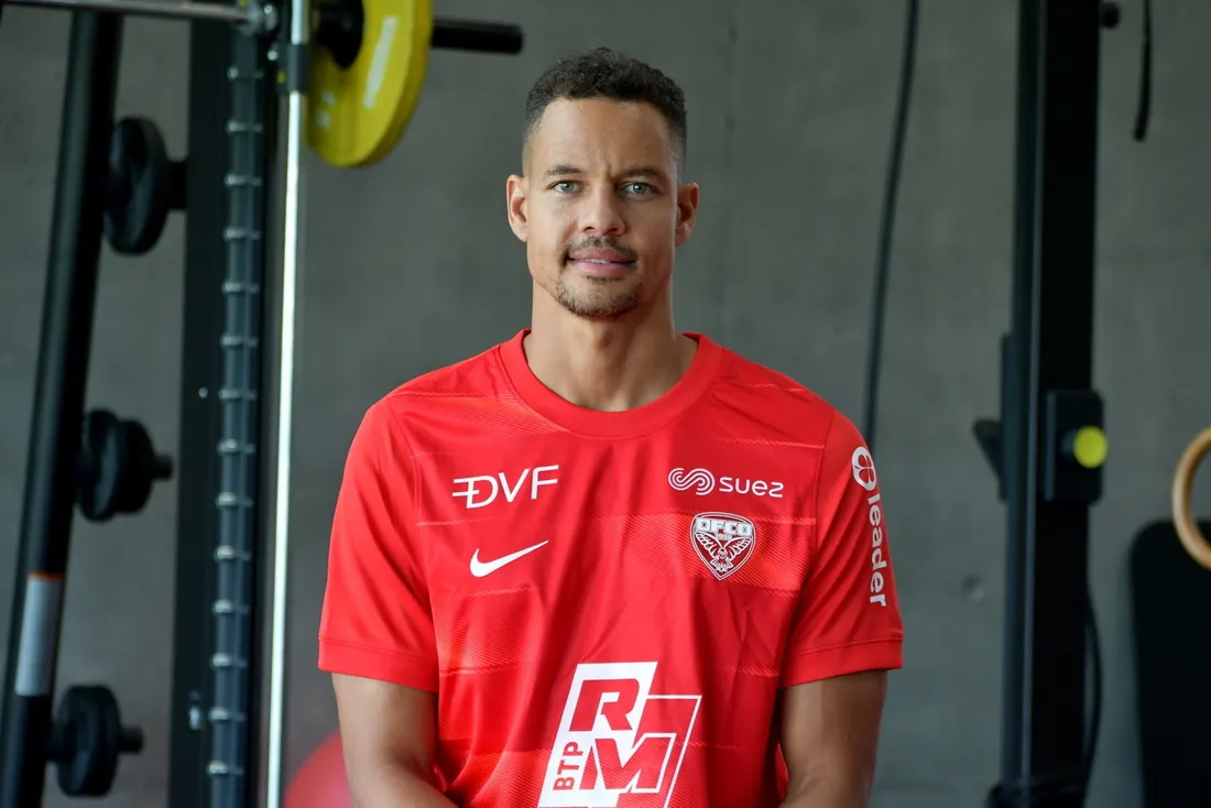 Le défenseur Daniel Congré reste au DFCO.