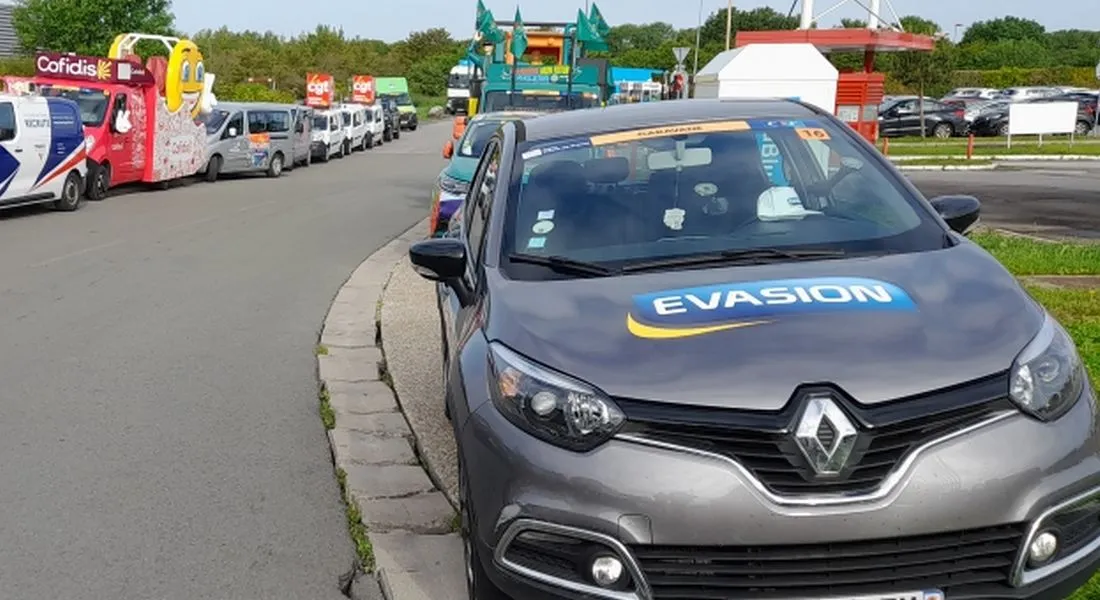 La voiture EVASION dans la caravane des 4 jours de Dunkerque