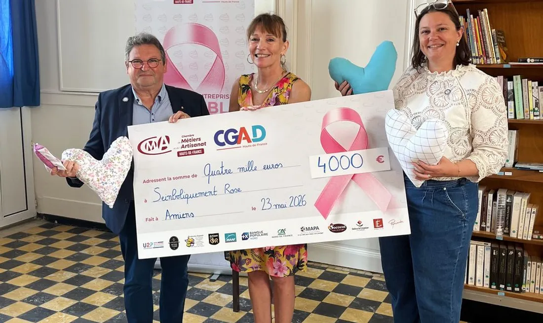 Remise de chèque à Seinboliquement rose