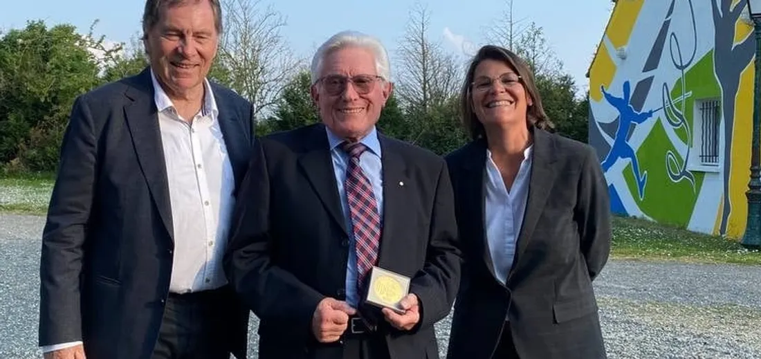 Henri Lebarq (au centre)