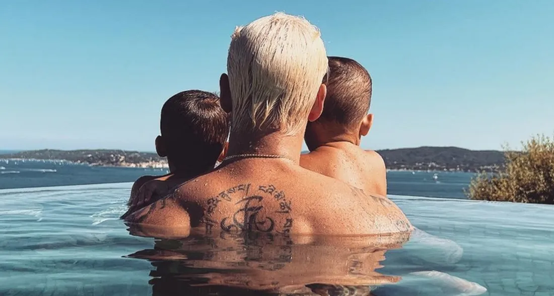 Matt Pokora avec ses deux fils
