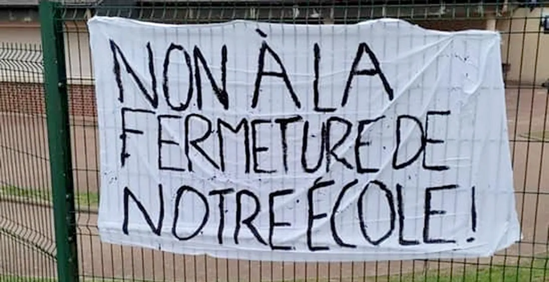 Banderole sur l'école Emile Foëx