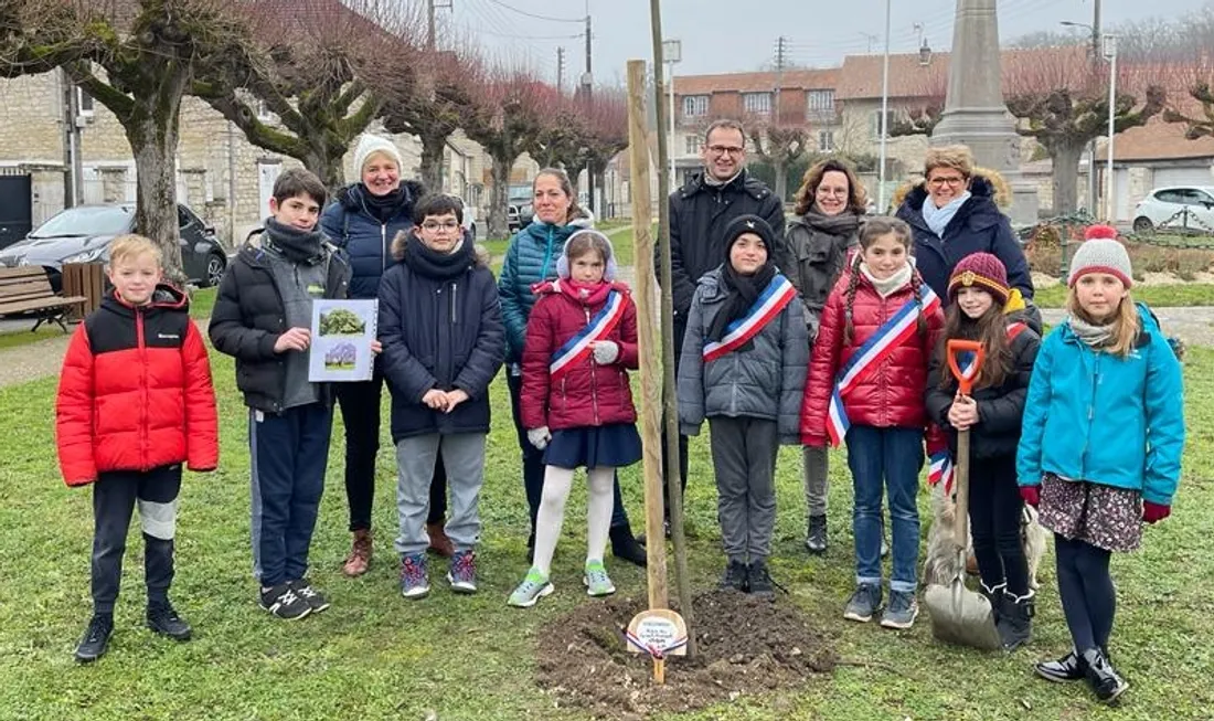 Plantation du conseil municipal des jeunes de Coye
