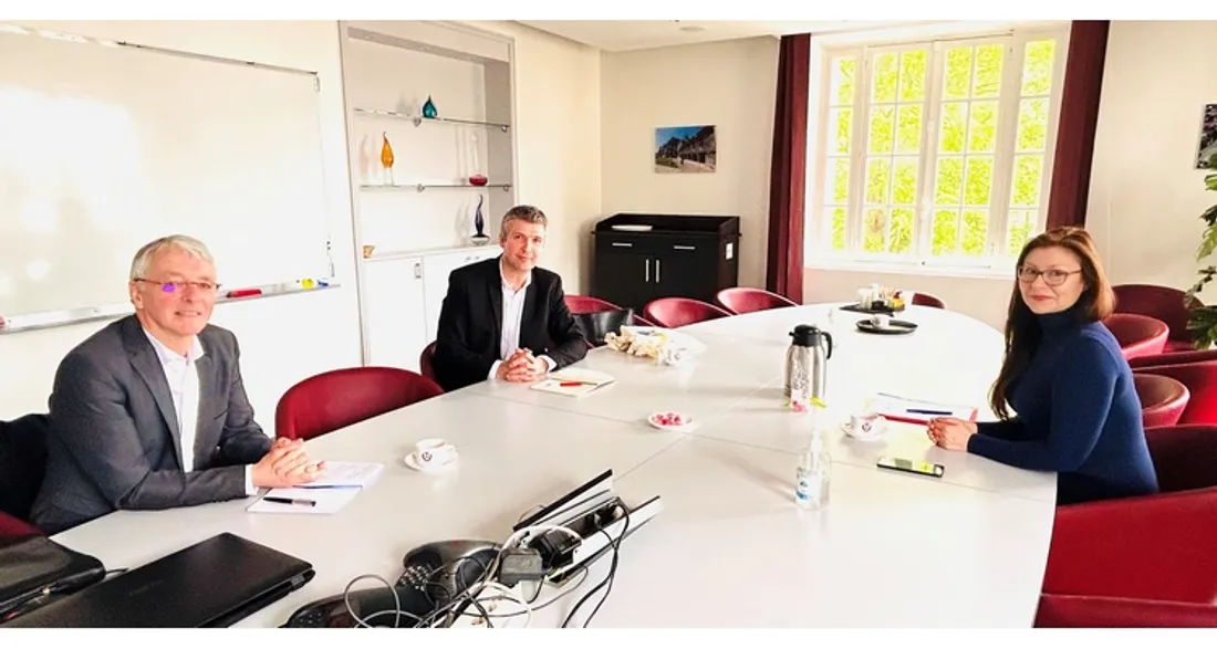 Réunion au sujet de la Poste