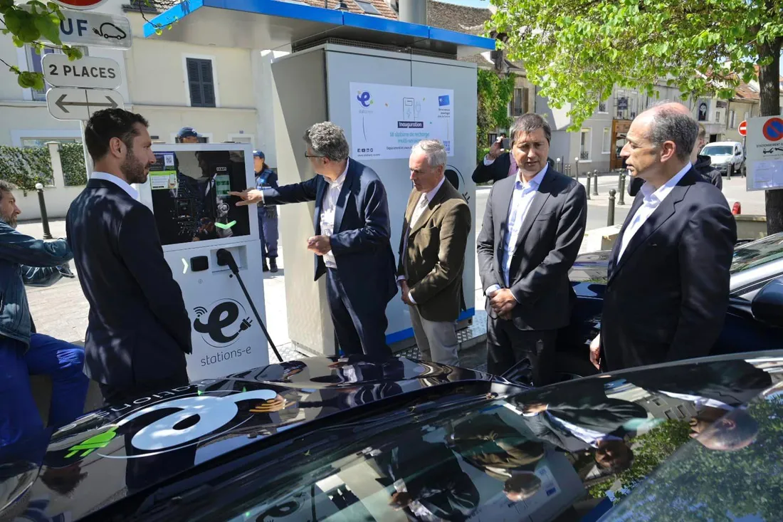 Inauguration d'une borne de recharge à Meaux