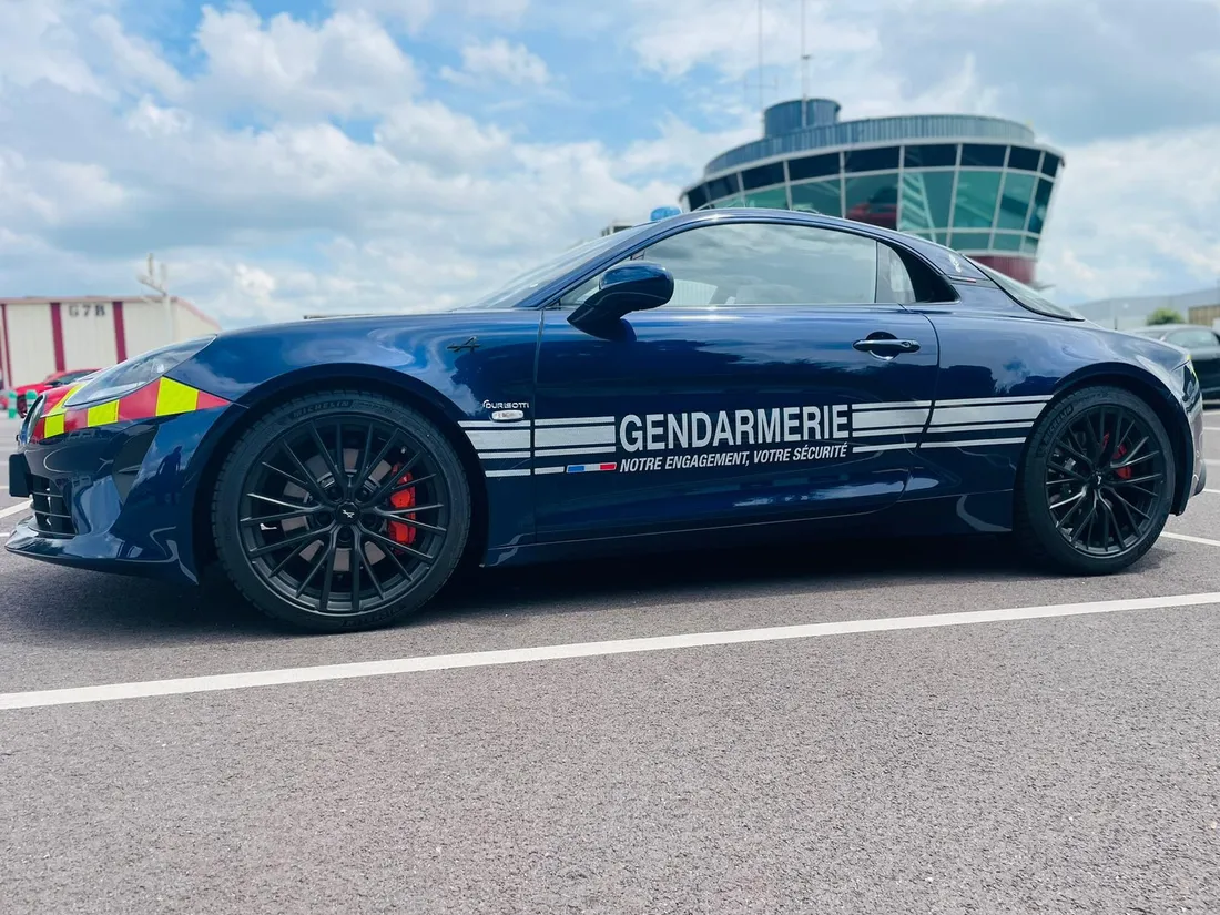 Nouvelle voiture du peloton autoroutier de Senlis