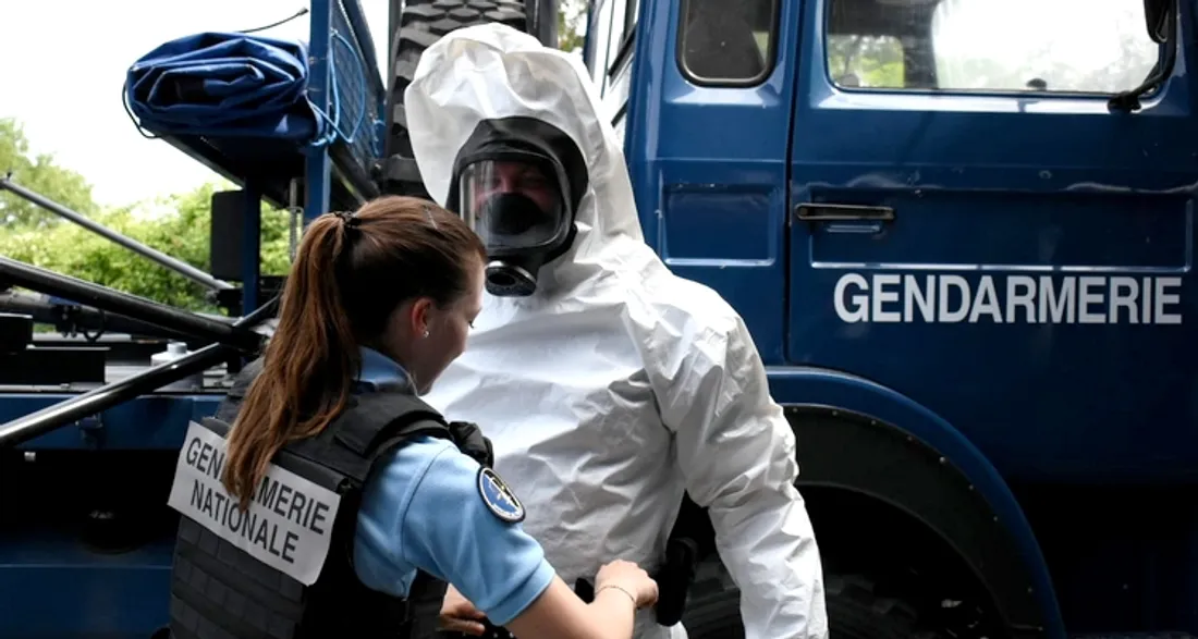 Gendarme en combinaison