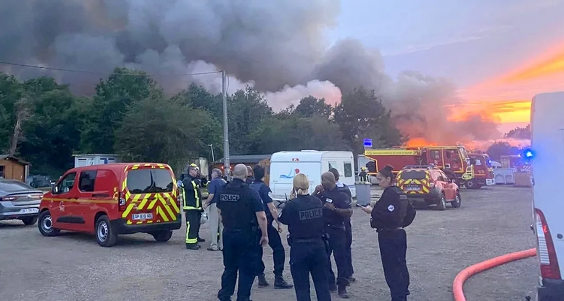 Incendie dans un camp à Nemours