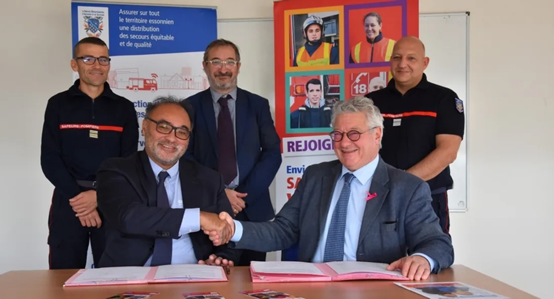 Patrick Rakotoson et Guy Crosnier signent la convention