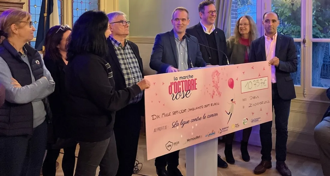 Remise du chèque à la Ligue contre le cancer