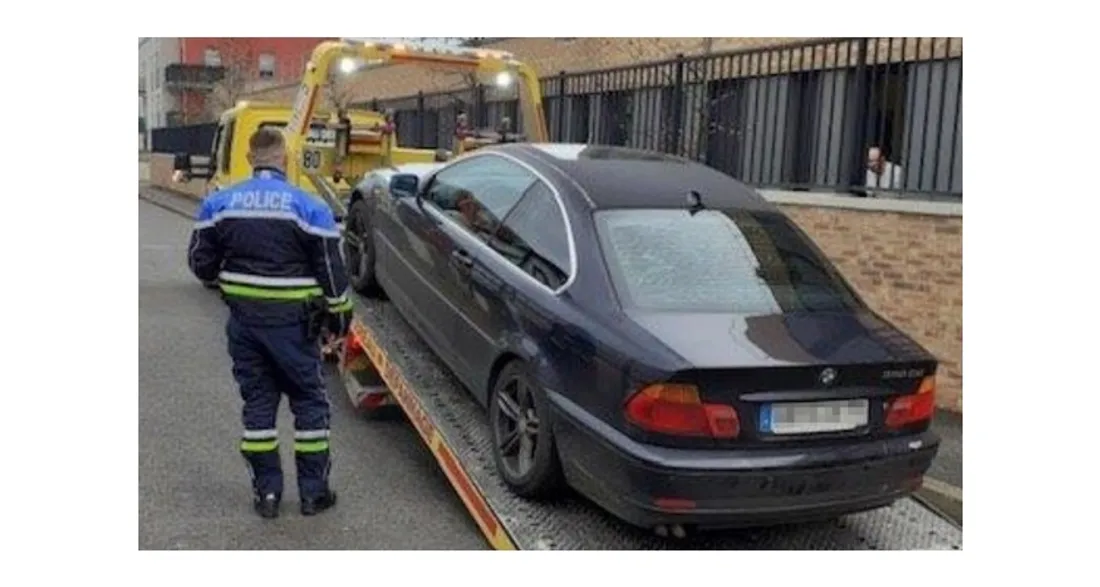 Voiture emmenée en fourrière