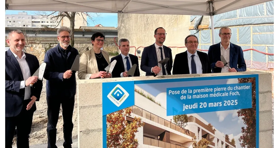 Pose de la première pierre de la maison médicale à Houilles