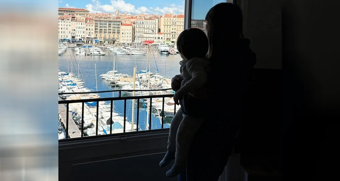 Clara Luciani et son fils à Marseille