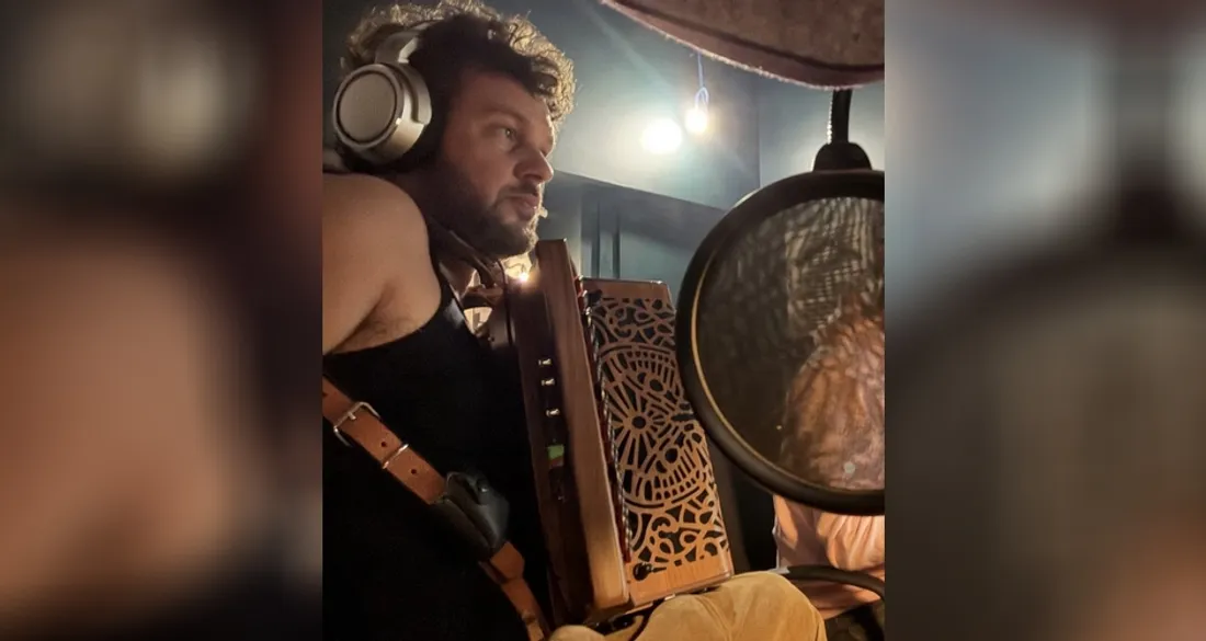 Claudio Capéo en studio