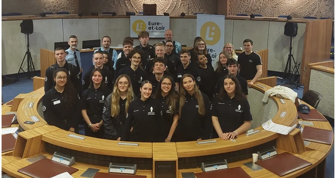 Jeunes à l'hôtel du département d'Eure-et-Loir