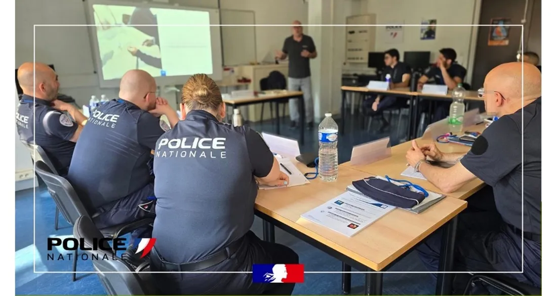 Policiers réservistes en formation