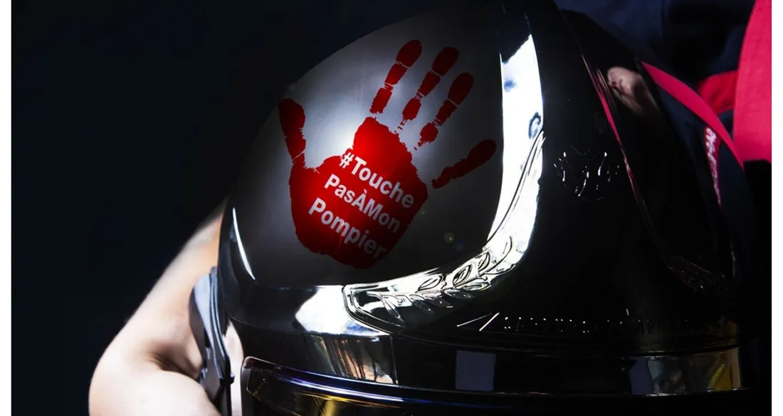 #TouchePasÀMonPompier