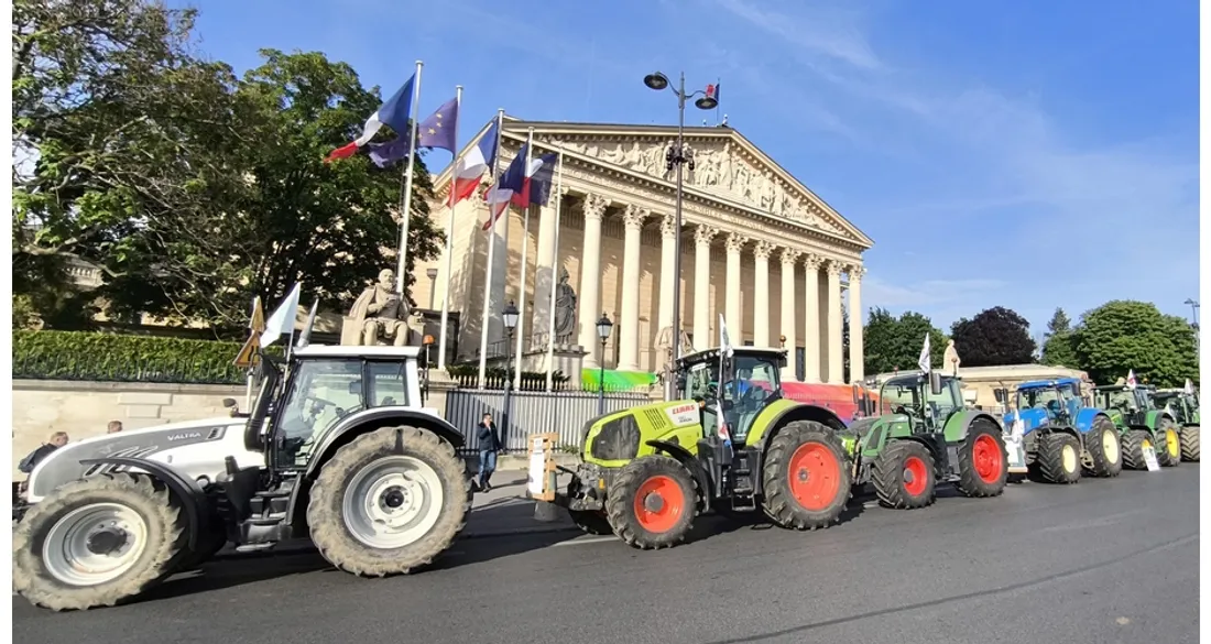 Tracteurs devant l'Assemblée nationale