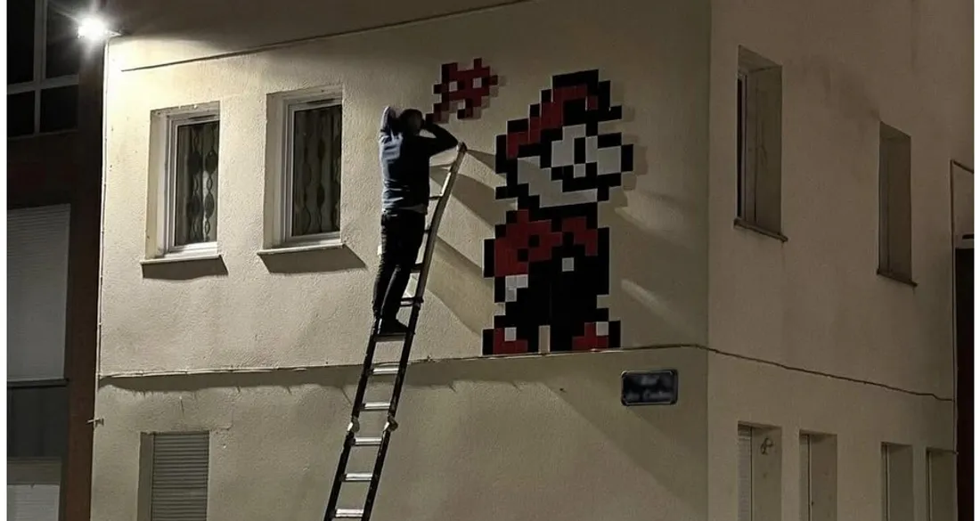 L'artiste Invader de passage à Amiens