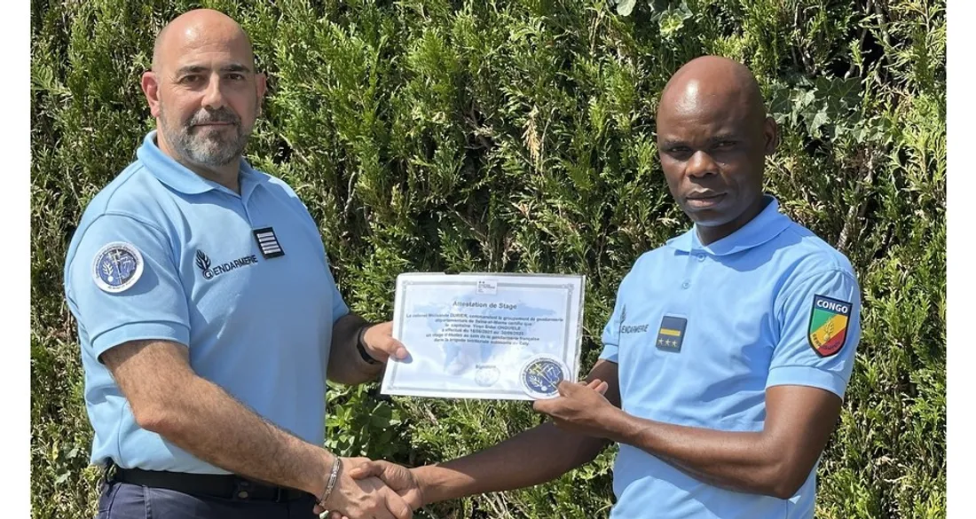 Gendarme congolais terminant son stage