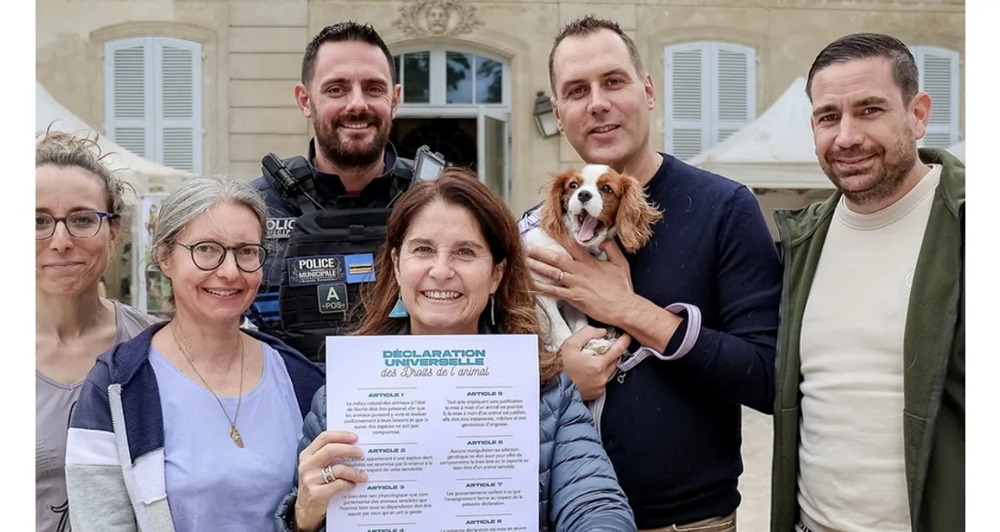 Signature de la Déclaration universelle des droits de l’animal.