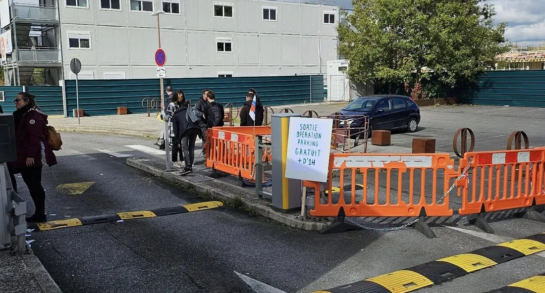 Opération "Bloquons tout" au parking de l'hôpital de Jossigny